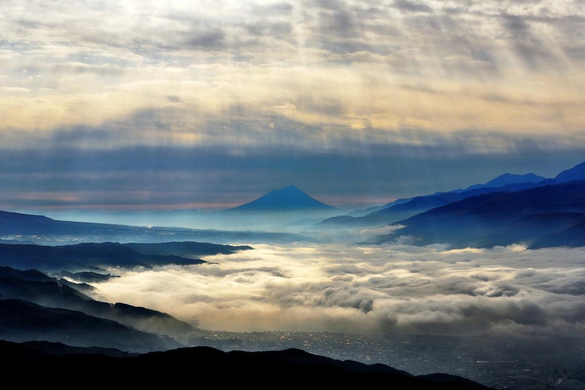 雲海に浮かぶ富士（日本絶景）: 「うたたね」、そして「花言葉」